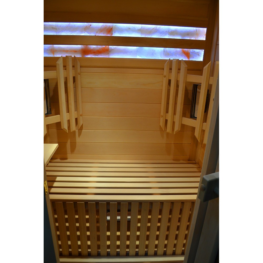 Двухместная кабина из кедра с излучателями и с соляной вставкой в 2 ряда в задней стенке