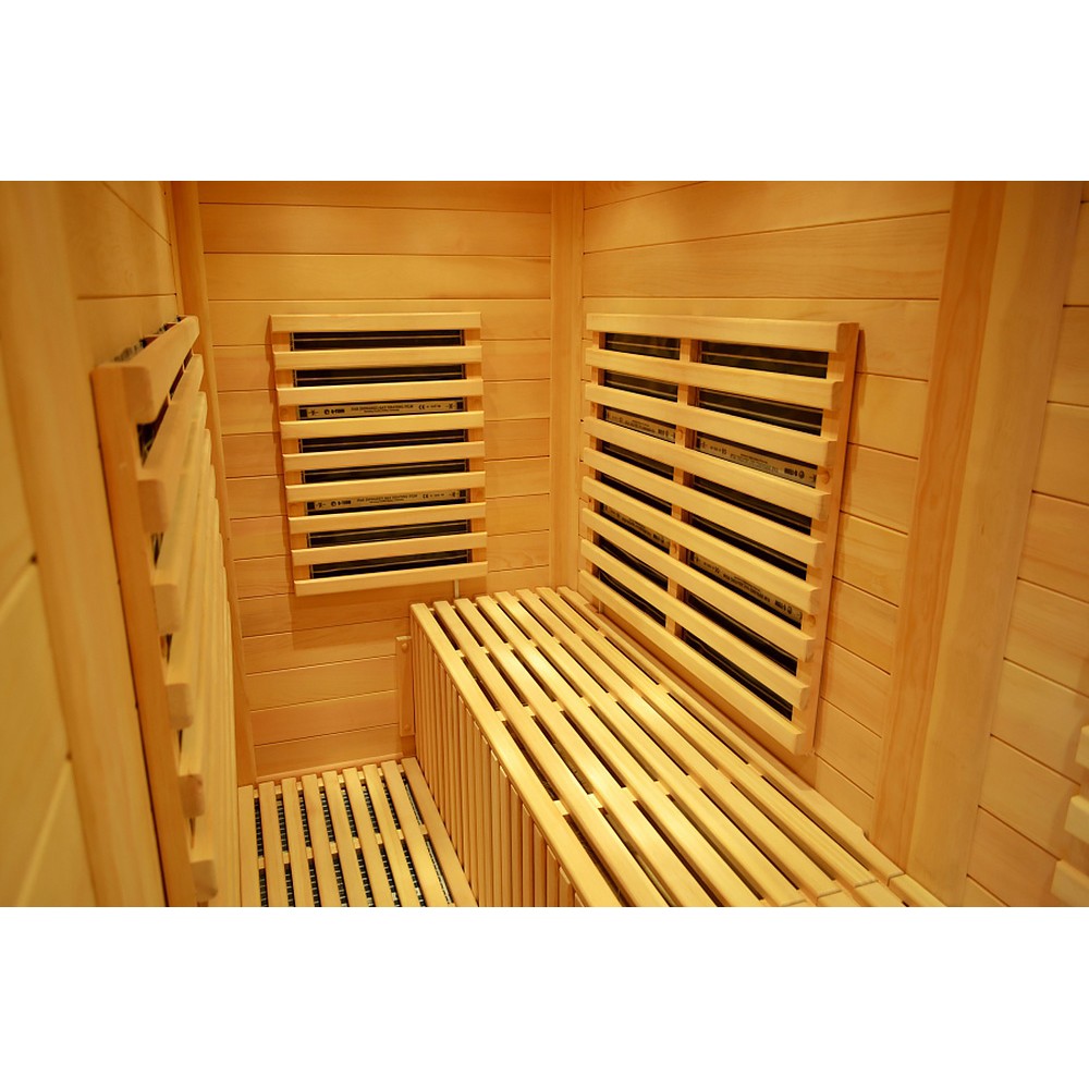 Трехместная кабина из кедра с карбоновыми излучателями