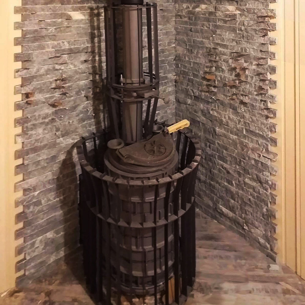 Печь Авангард ЗК 25 Ураган (П2) с сеткой для камней Тюльпан и панорамной дверцей со стеклом для парных до 25 м³