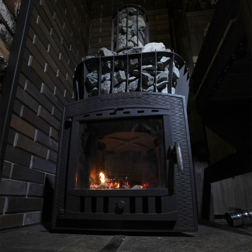 Печь Авангард ЗКР 35 Ураган (П2) с сеткой для камней и панорамной дверцей со стеклом для парных до 35 м³