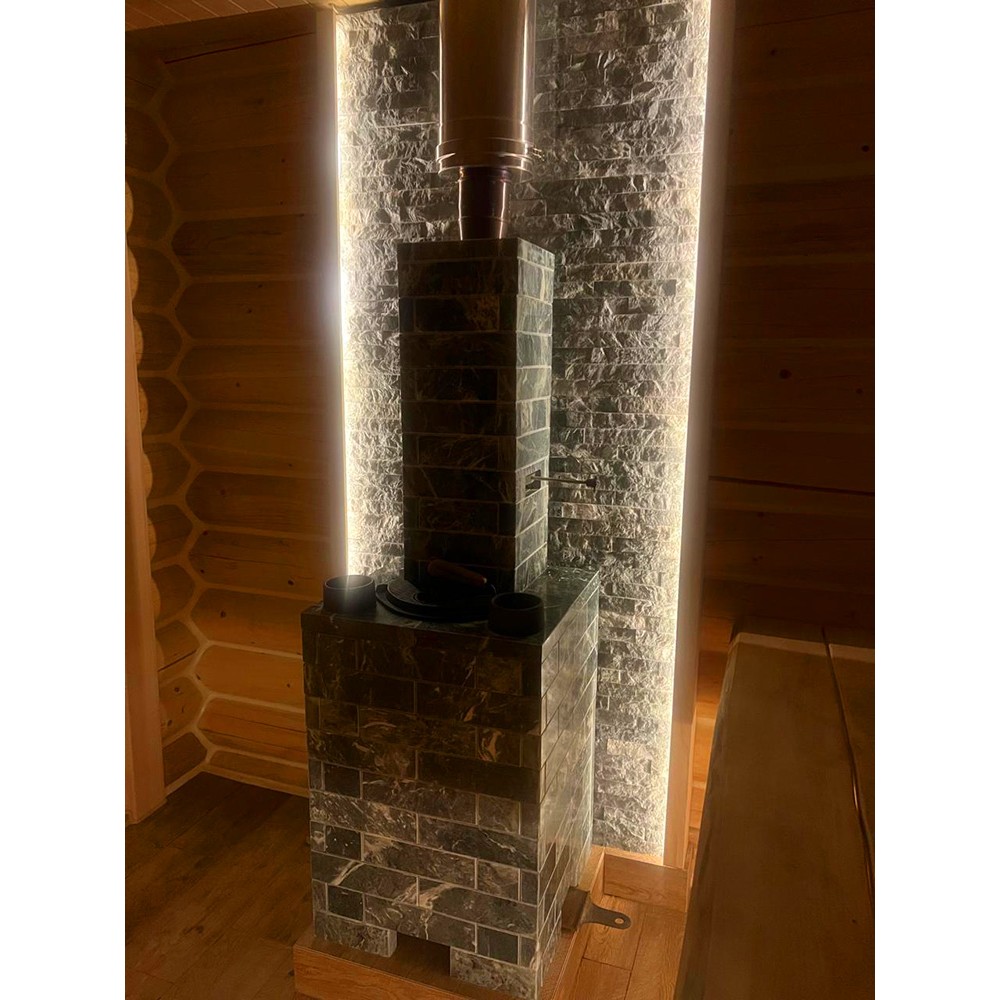 Печь Авангард ЗК 35 в облицовке Классика 940/40 Талькохлорит кирпич и панорамной дверцей со стеклом для парных до 35 м³