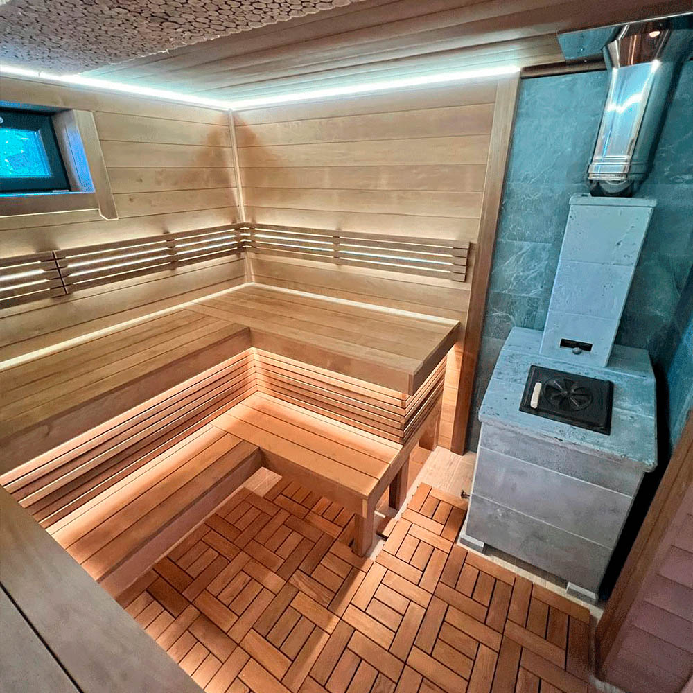 Печь Гроза 24 в облицовке Классика 930/40 Талькохлорит кирпич и дверцей со стеклом для парных до 24 м³