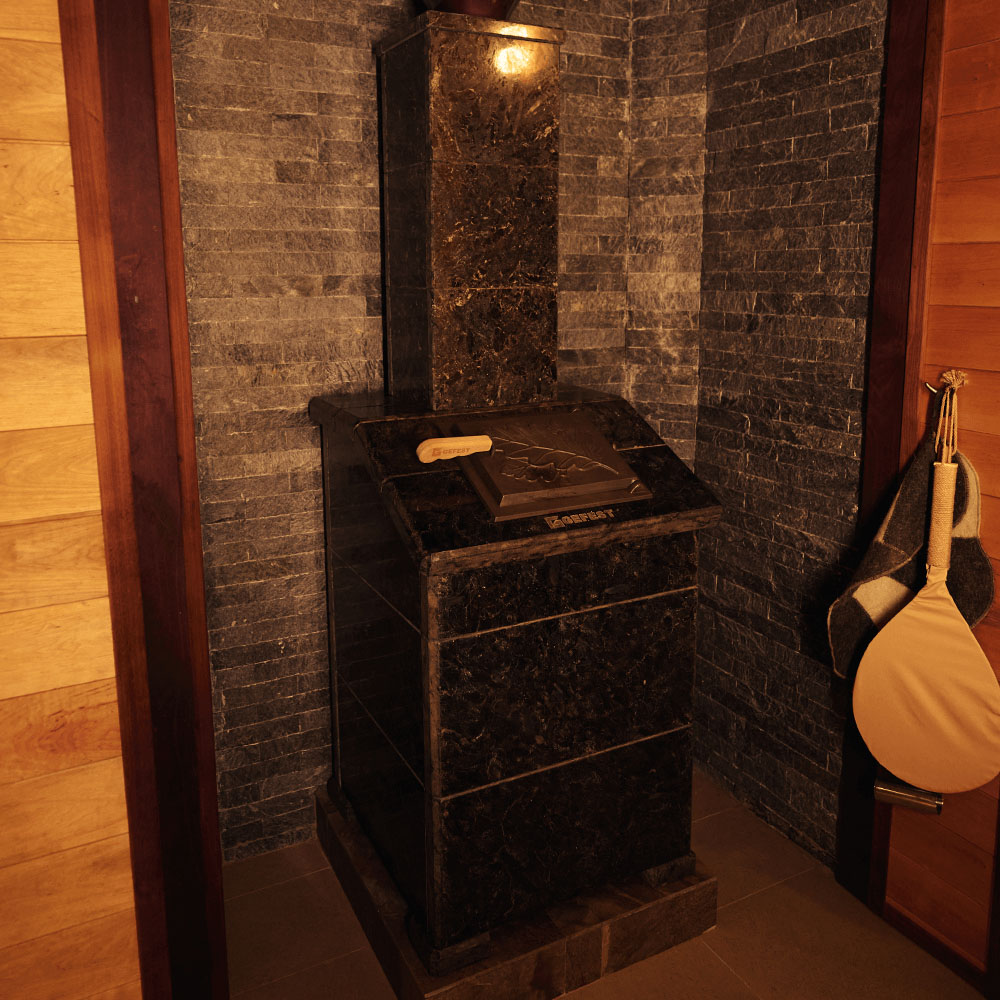 Печь Гроза 24 в облицовке Классика 930/30/40 Пироксенит и дверцей со стеклом для парных до 24 м³