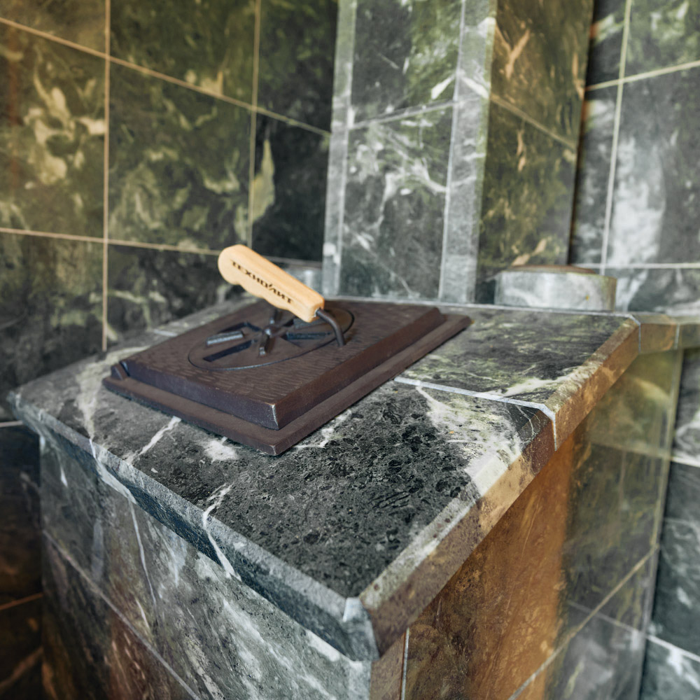 Печь Гроза 24 в облицовке Классика 930/30/40 Пироксенит и дверцей со стеклом для парных до 24 м³