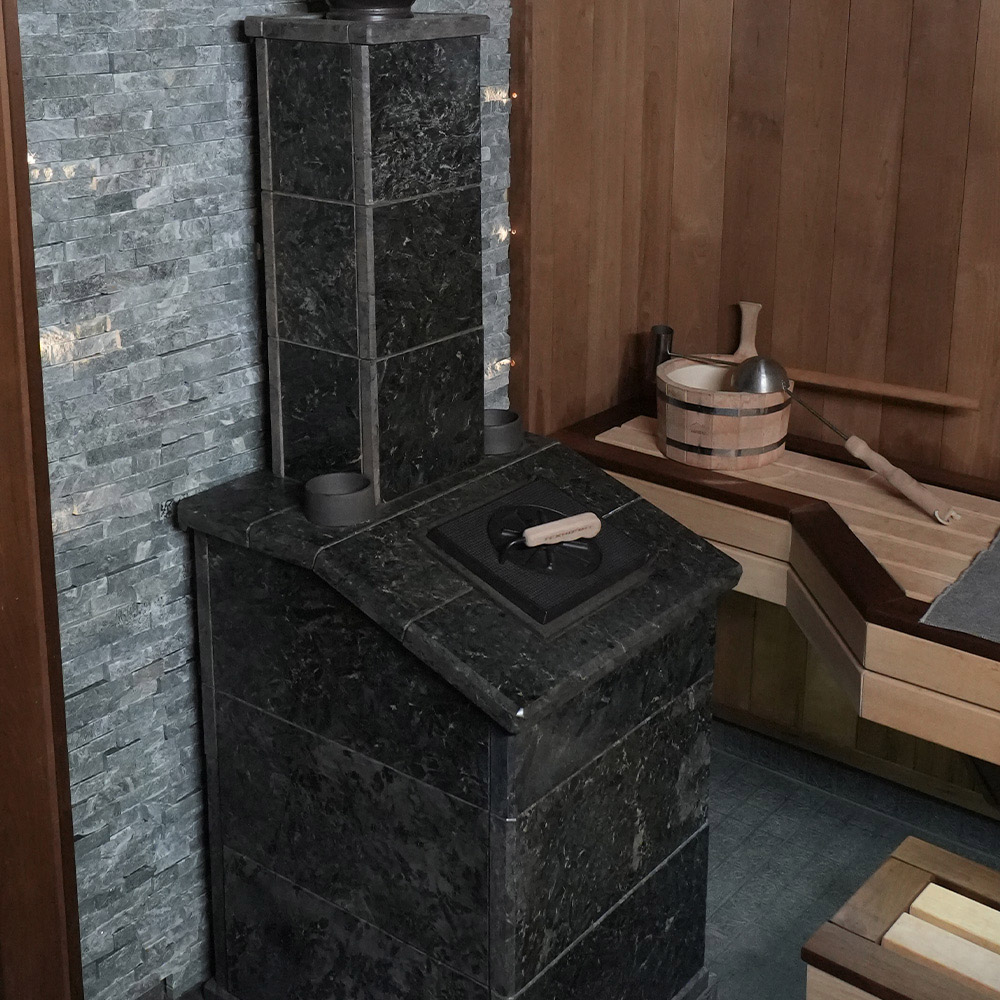 Печь Гроза 24 в облицовке Классика 930/30/40 Пироксенит и дверцей со стеклом для парных до 24 м³